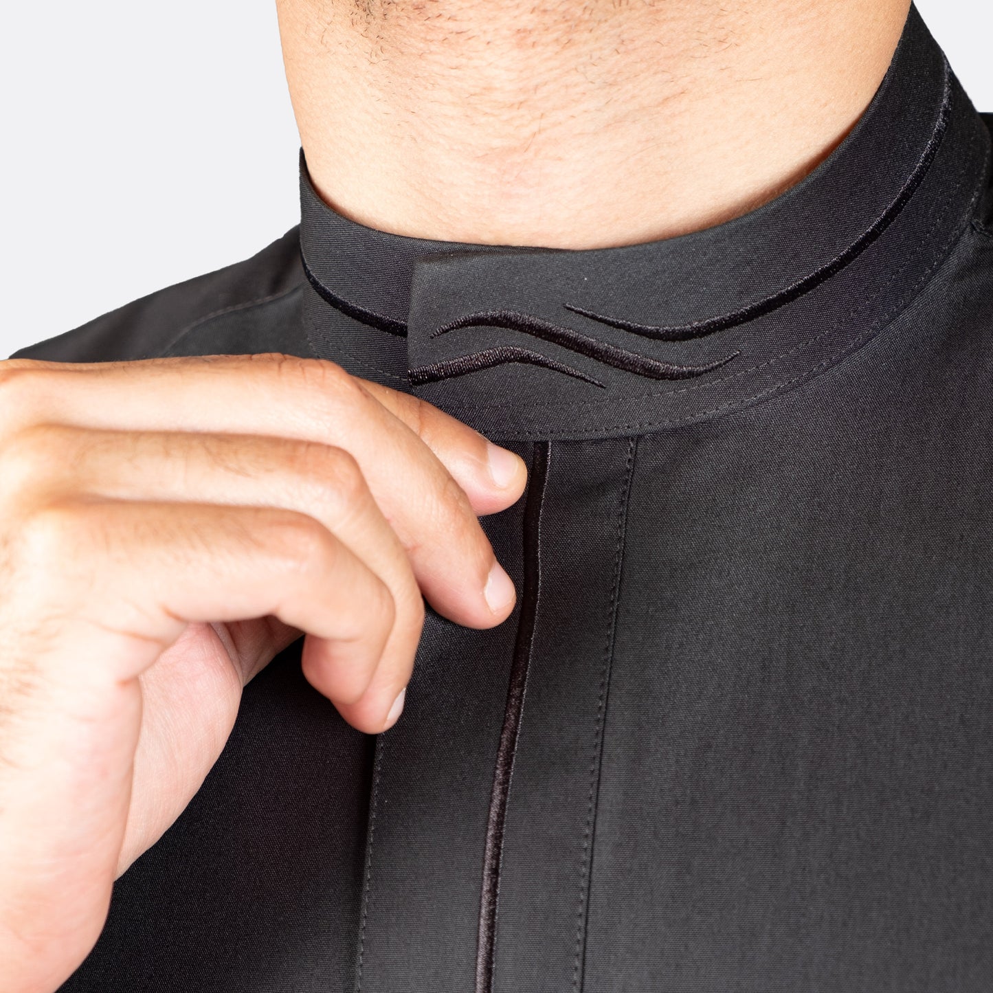 Modern Embroidery Thobe Zipper - Black