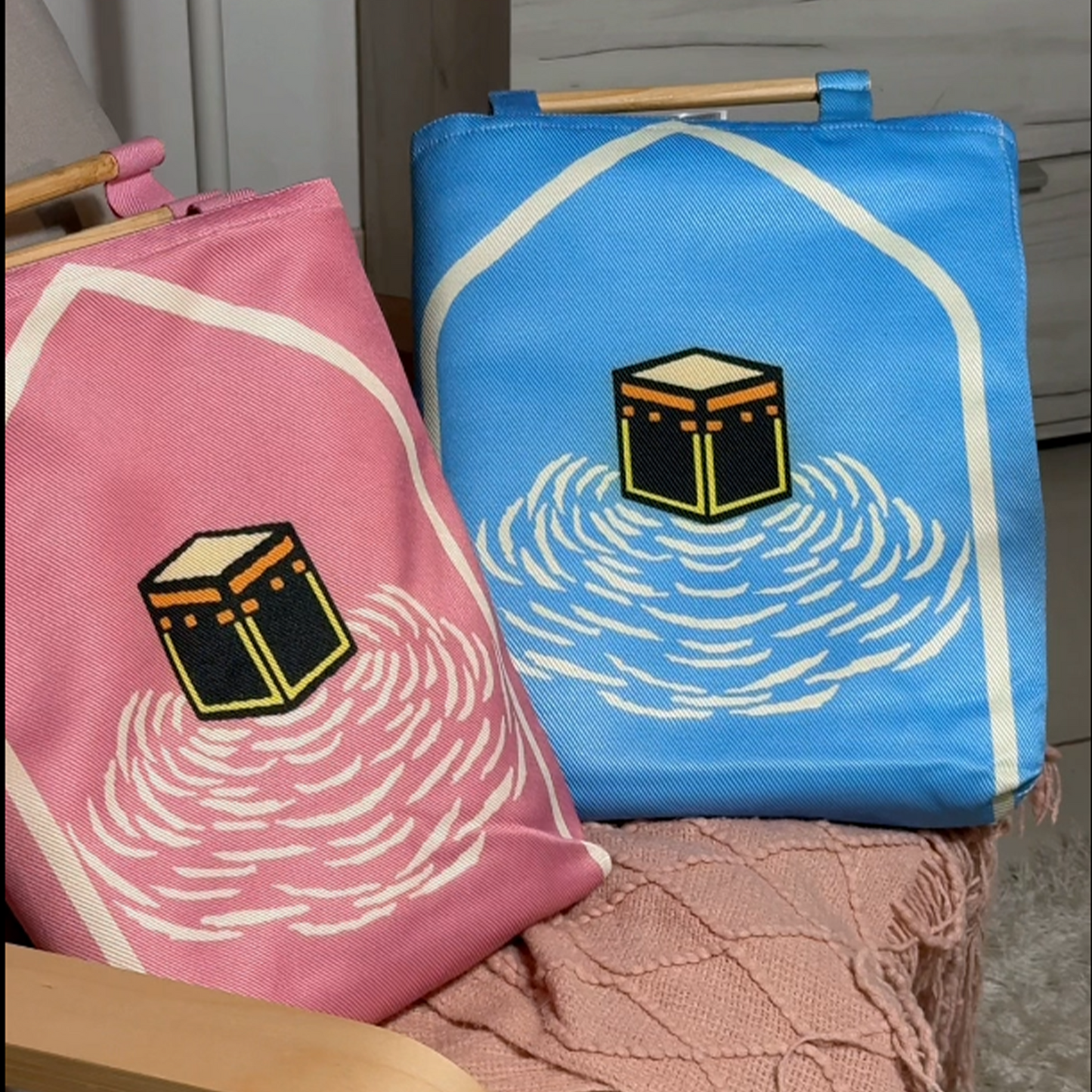 Al Kaaba Modern Padded Prayer Mat Arched Sky Blue with Handbag