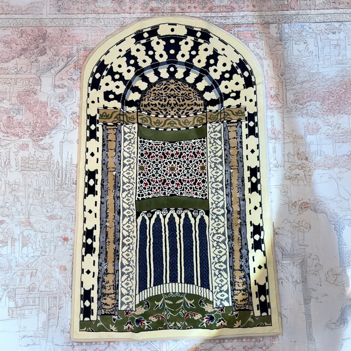سجادة المحراب النبوي المقوسة