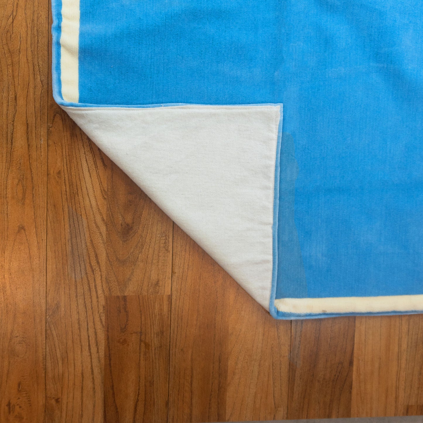 Al Kaaba Modern Padded Prayer Mat Arched Sky Blue with Handbag