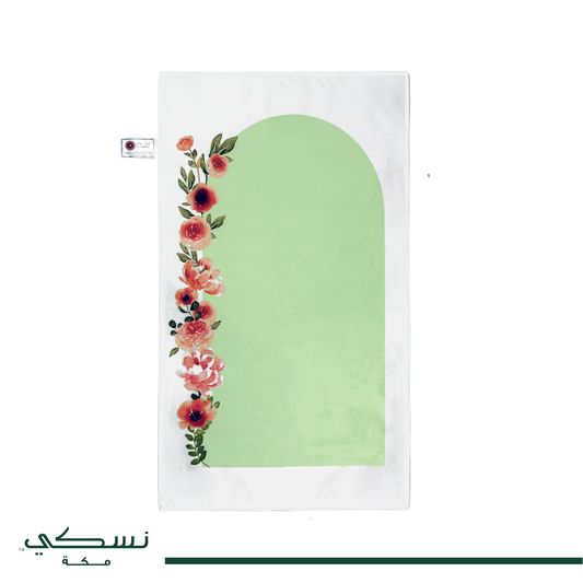 سجادة صلاة مطبوعة بتصميم ورود.