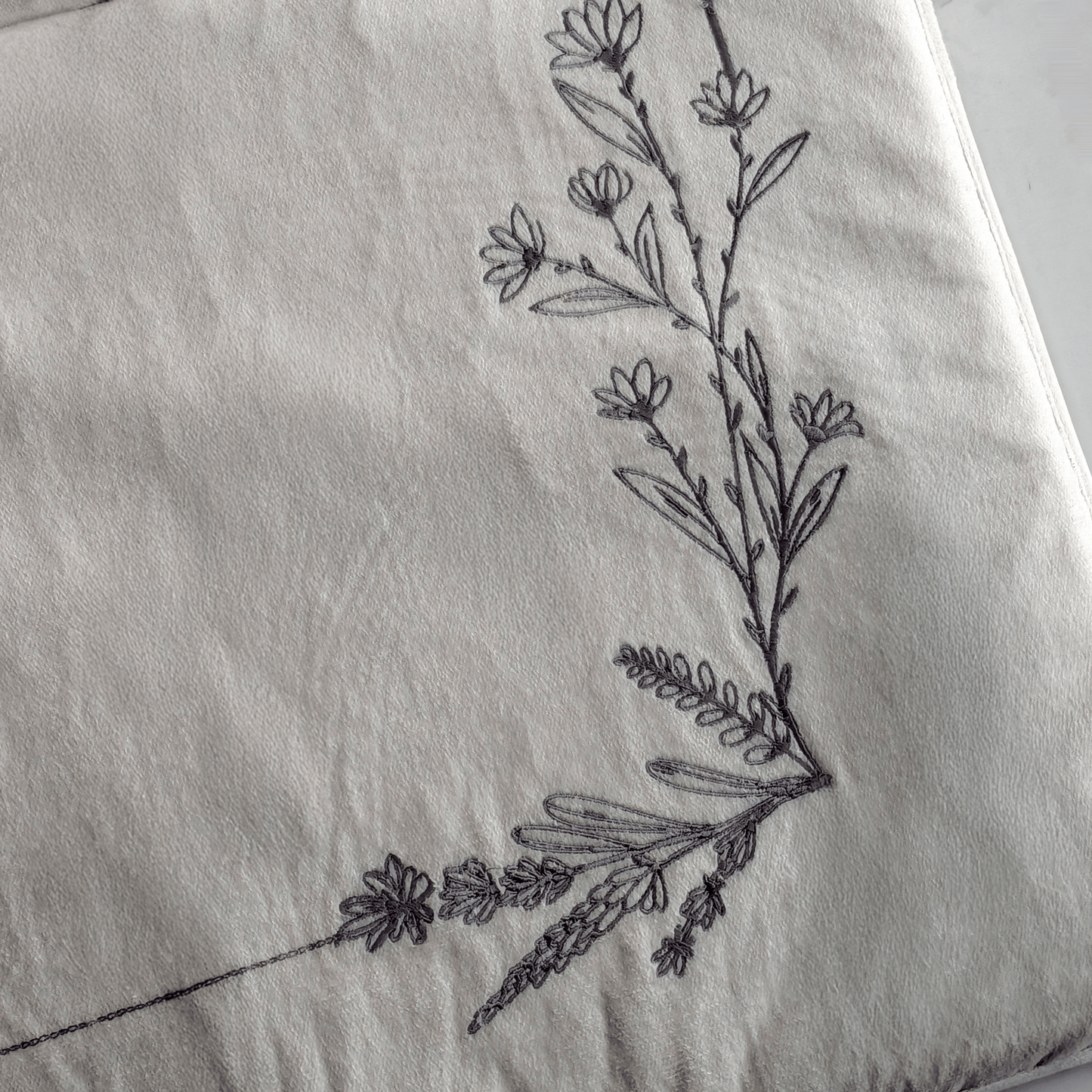 Foldable Prayer Mat Embroidered with Wasjud Waqtarib - Beige - Nusuki SA