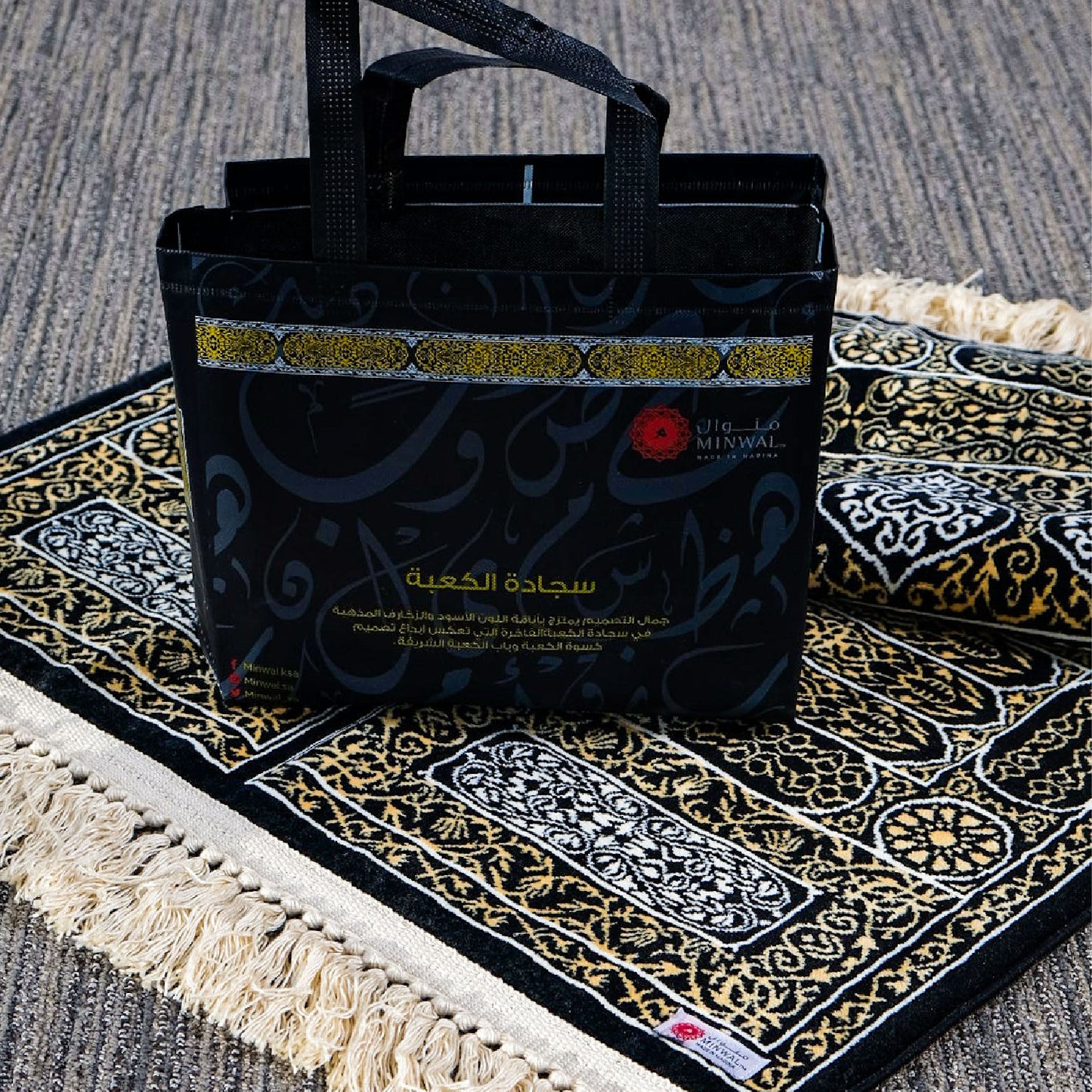 سجادة باب الكعبة