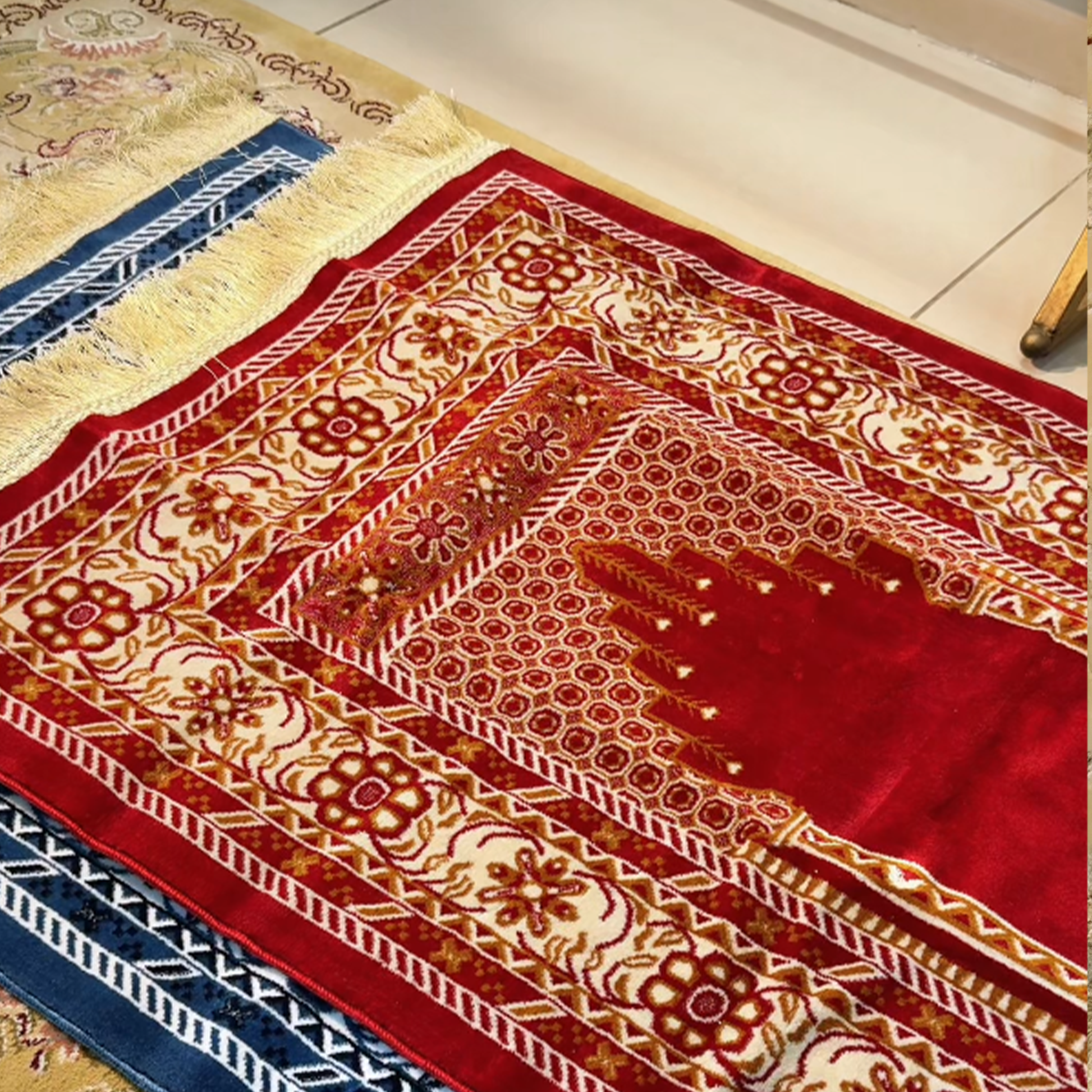 Al - Fusaifesa Prayer Mat Red - Nusuki SA