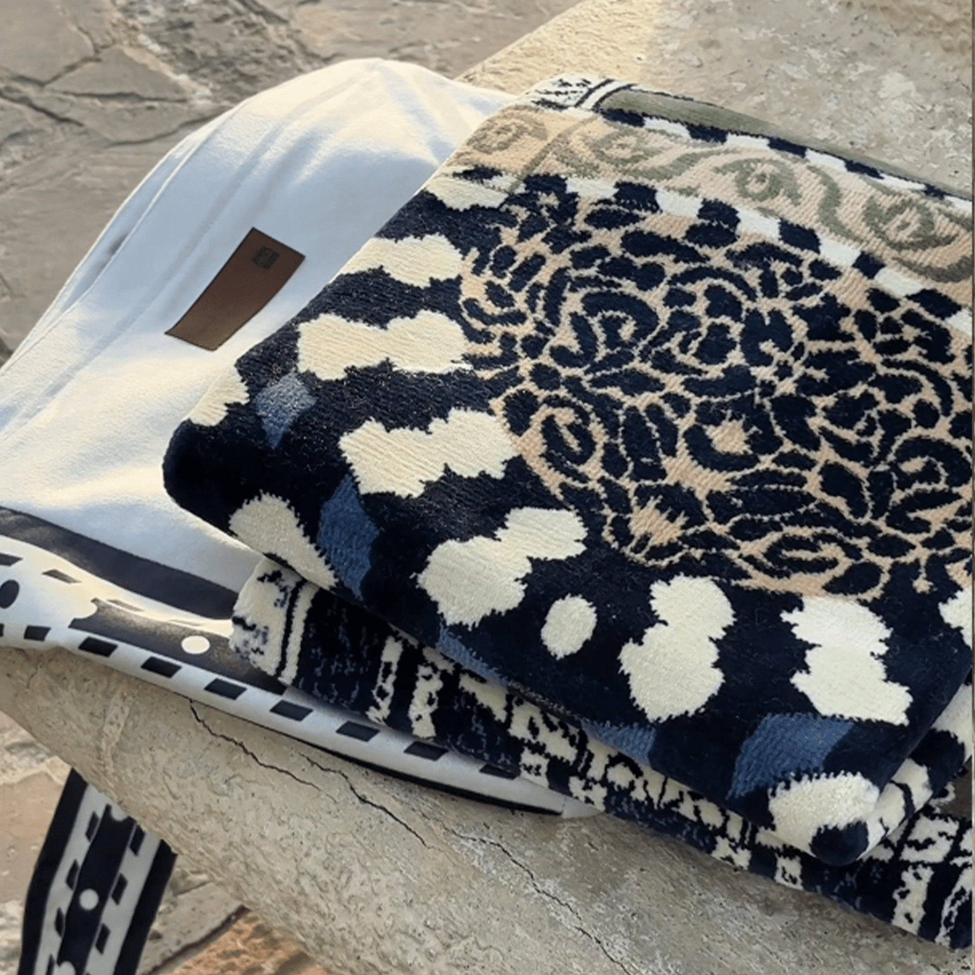 Al Mihrab Annabawi Premium Prayer Mat with Handbag - Nusuki SA