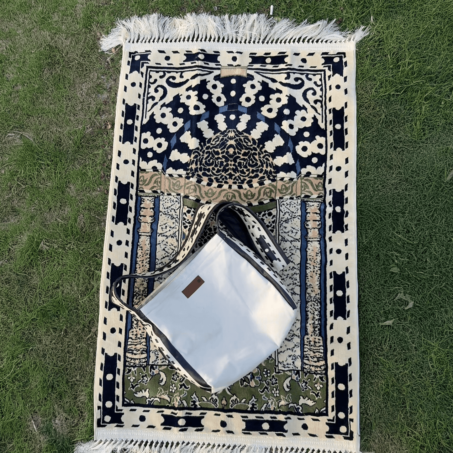 Al Mihrab Annabawi Premium Prayer Mat with Handbag - Nusuki SA