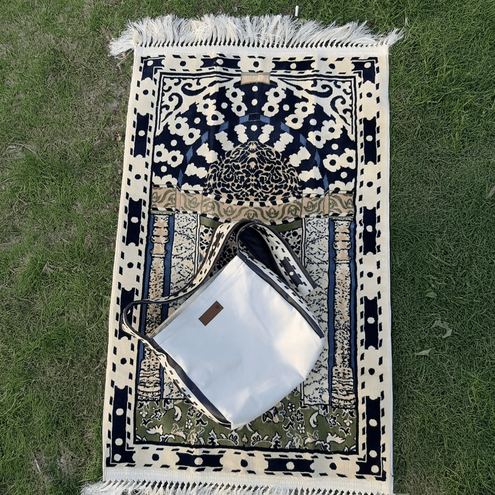 Al Mihrab Annabawi Premium Prayer Mat with Handbag - Nusuki SA