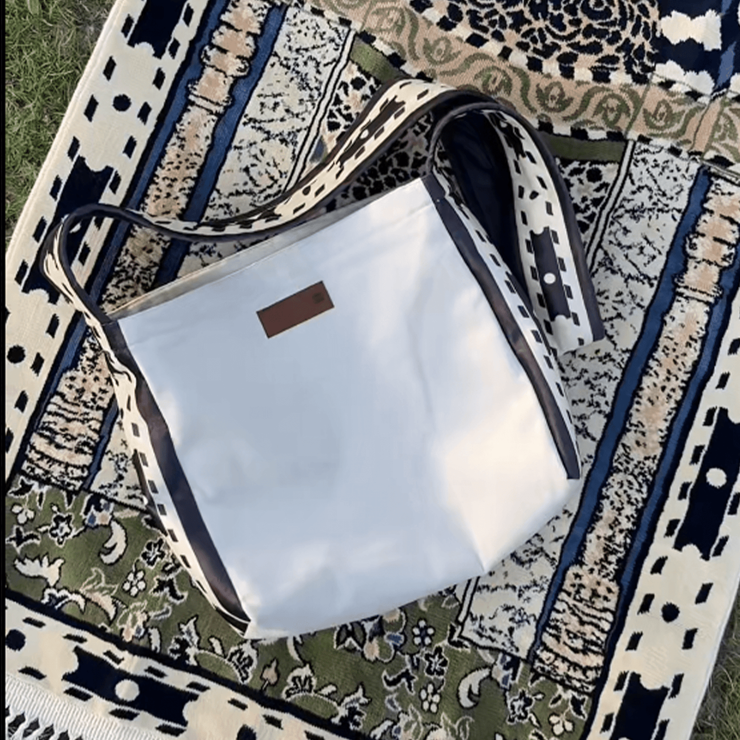 Al Mihrab Annabawi Premium Prayer Mat with Handbag - Nusuki SA