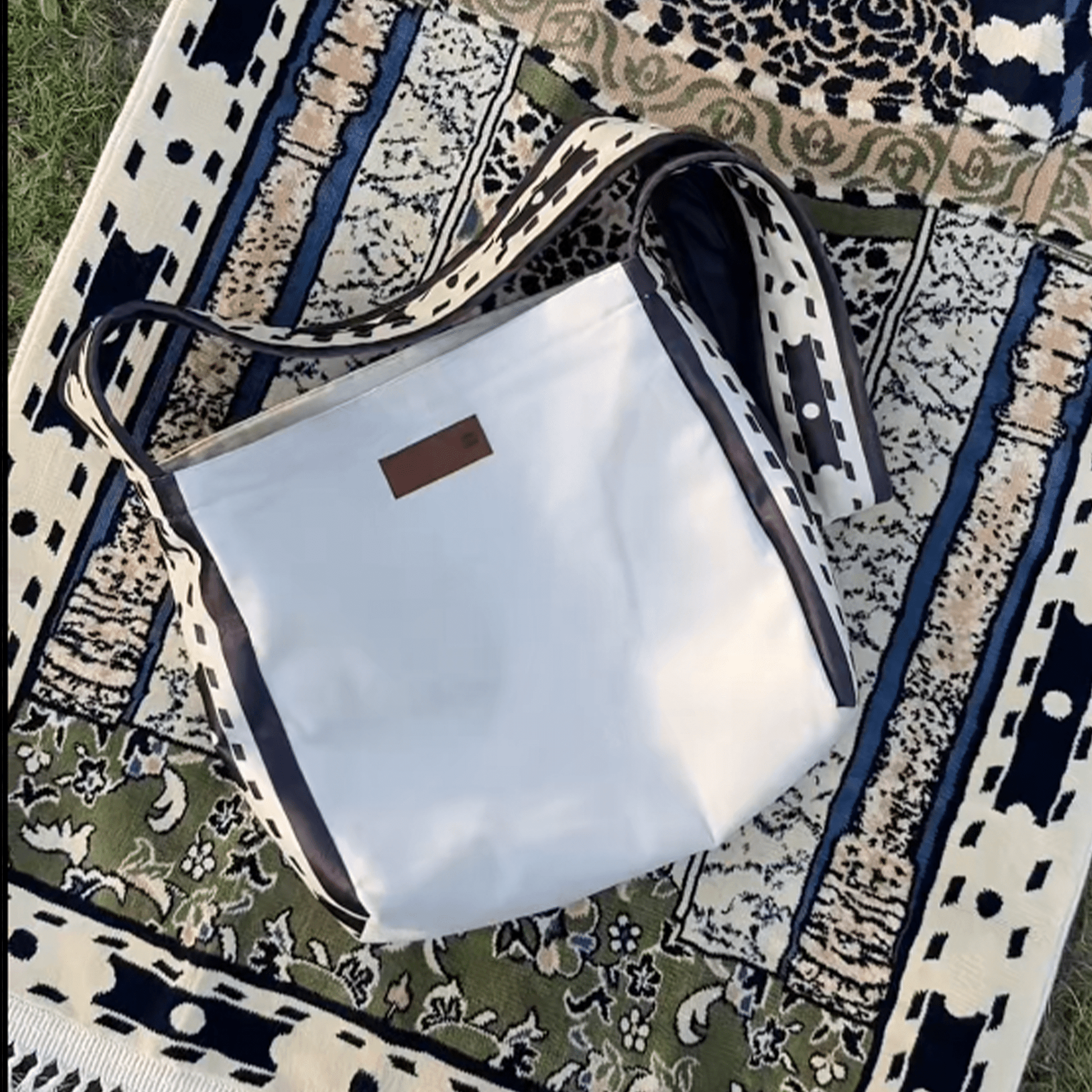 Al Mihrab Annabawi Premium Prayer Mat with Handbag - Nusuki SA