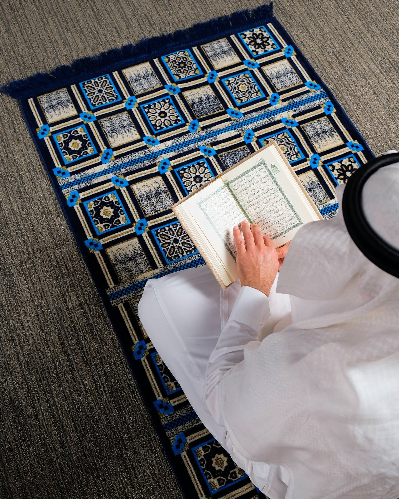 Al Mutamayiza XL Prayer Mat Blue - Nusuki SA