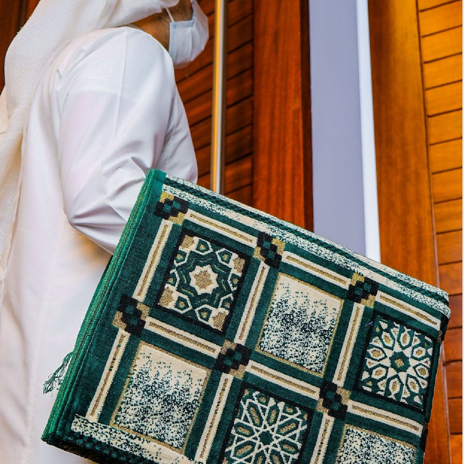 Al Mutamayiza XL Prayer Mat Green - Nusuki SA