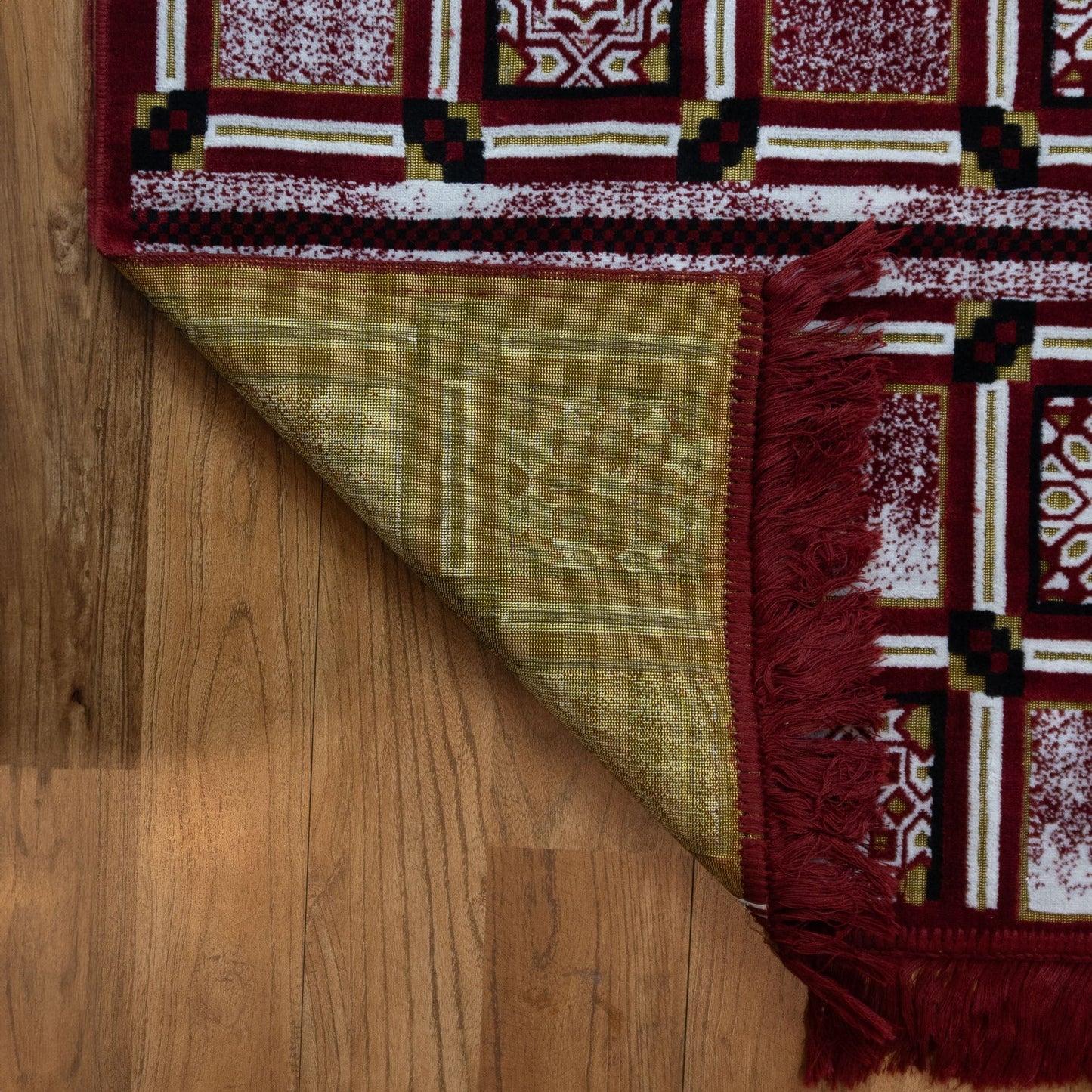 Al Mutamayiza XL Prayer Mat Red - Nusuki SA