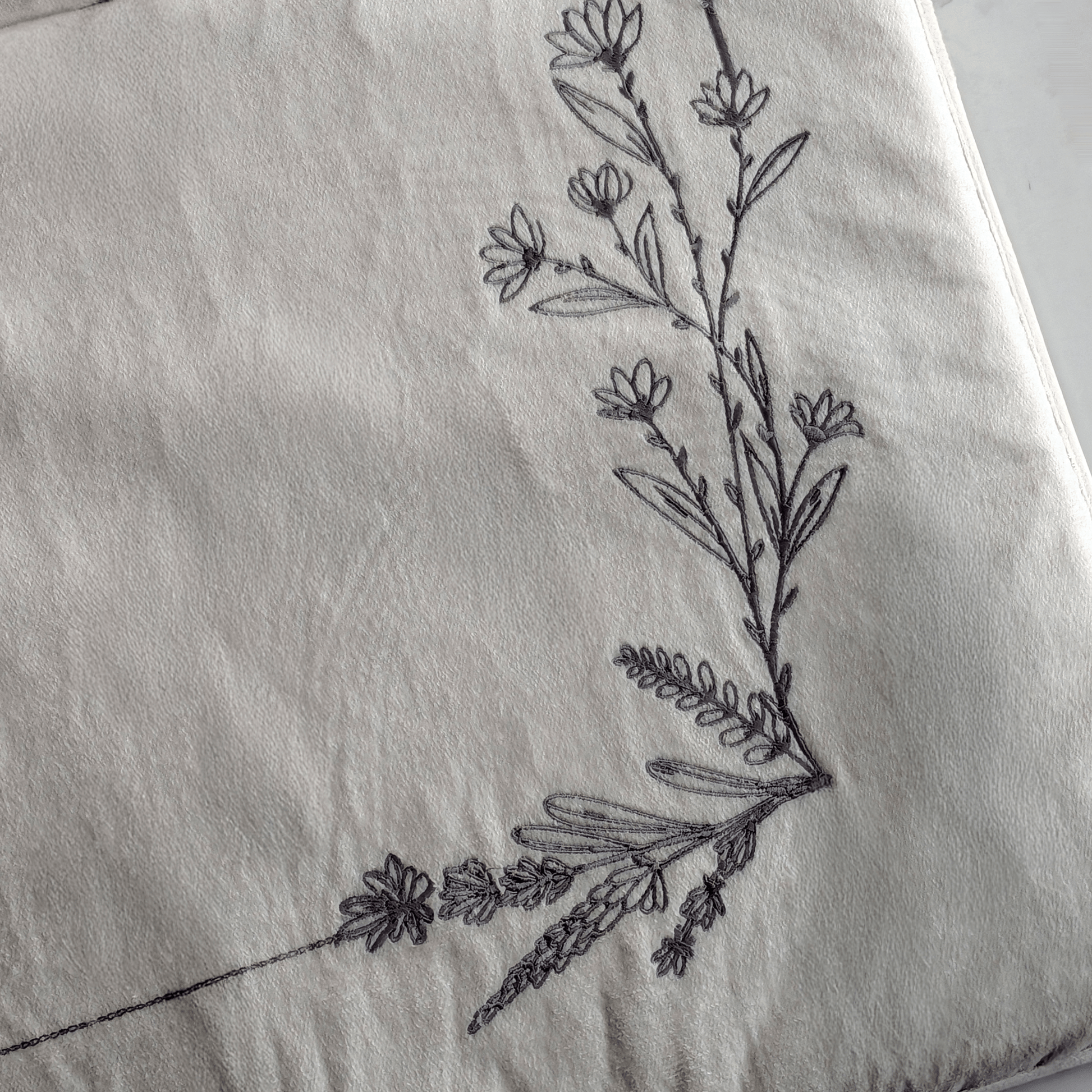 Foldable Prayer Mat Embroidered with Wasjud Waqtarib - Beige - Nusuki SA