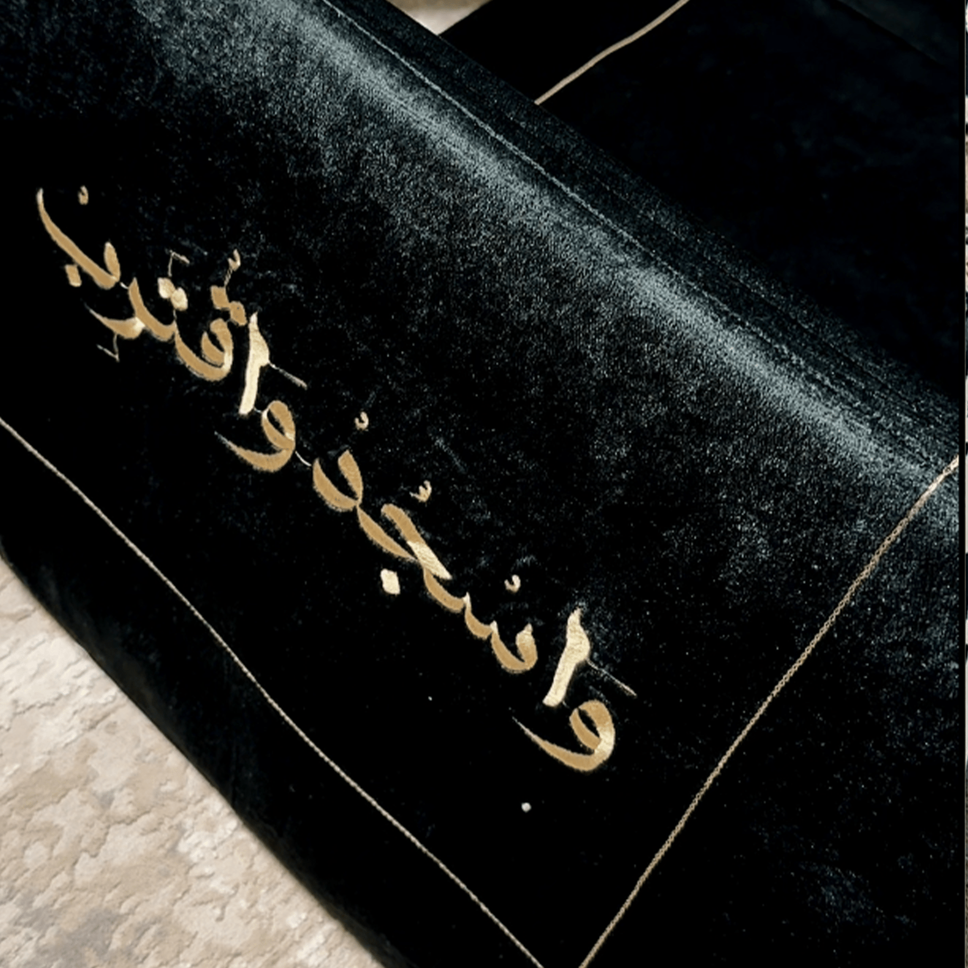 Foldable Prayer Mat Embroidered with Wasjud Waqtarib - Black - Nusuki SA