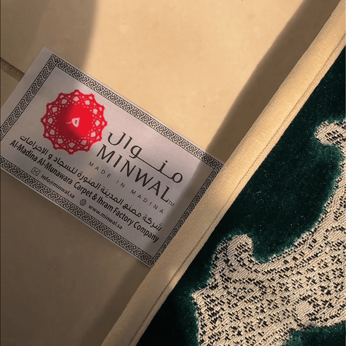 Minwal Modern Padded Prayer Mat Arched Green with Handbag - Nusuki Saudi Arabia