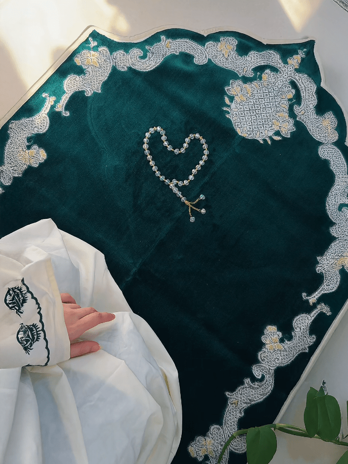 Minwal Modern Padded Prayer Mat Arched Green with Handbag - Nusuki Saudi Arabia