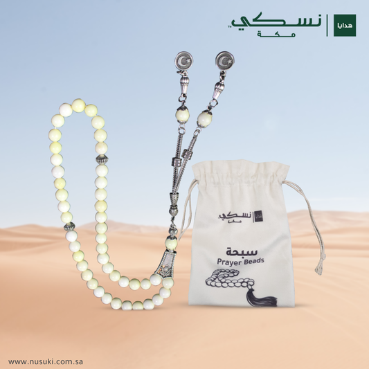 حبات الأحجار الكريمة باللون الأبيض العاجي